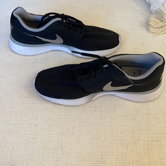 Nike Sneakers - Picture 5 of 6